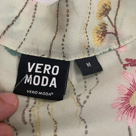 Vero Moda Floral Open Front Top Ruffle Hem Green/Multi Womens Size Medium - Picture 9 of 9